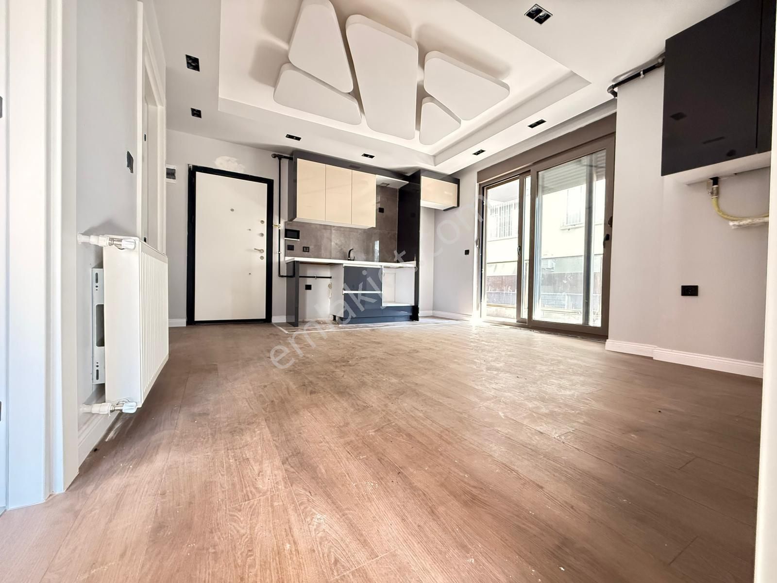 Etiler’de Önü Açık Doğalgazlı Elektrik Panjurlu 2+1 Daire