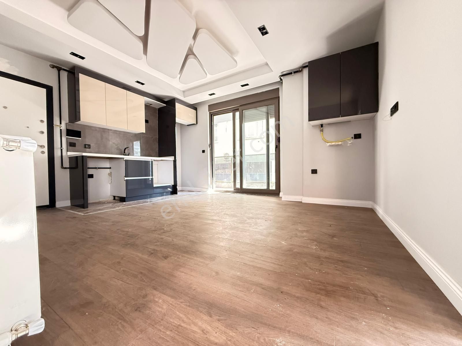 Etiler’de Önü Açık Doğalgazlı Elektrik Panjurlu 2+1 Daire - Görsel 3