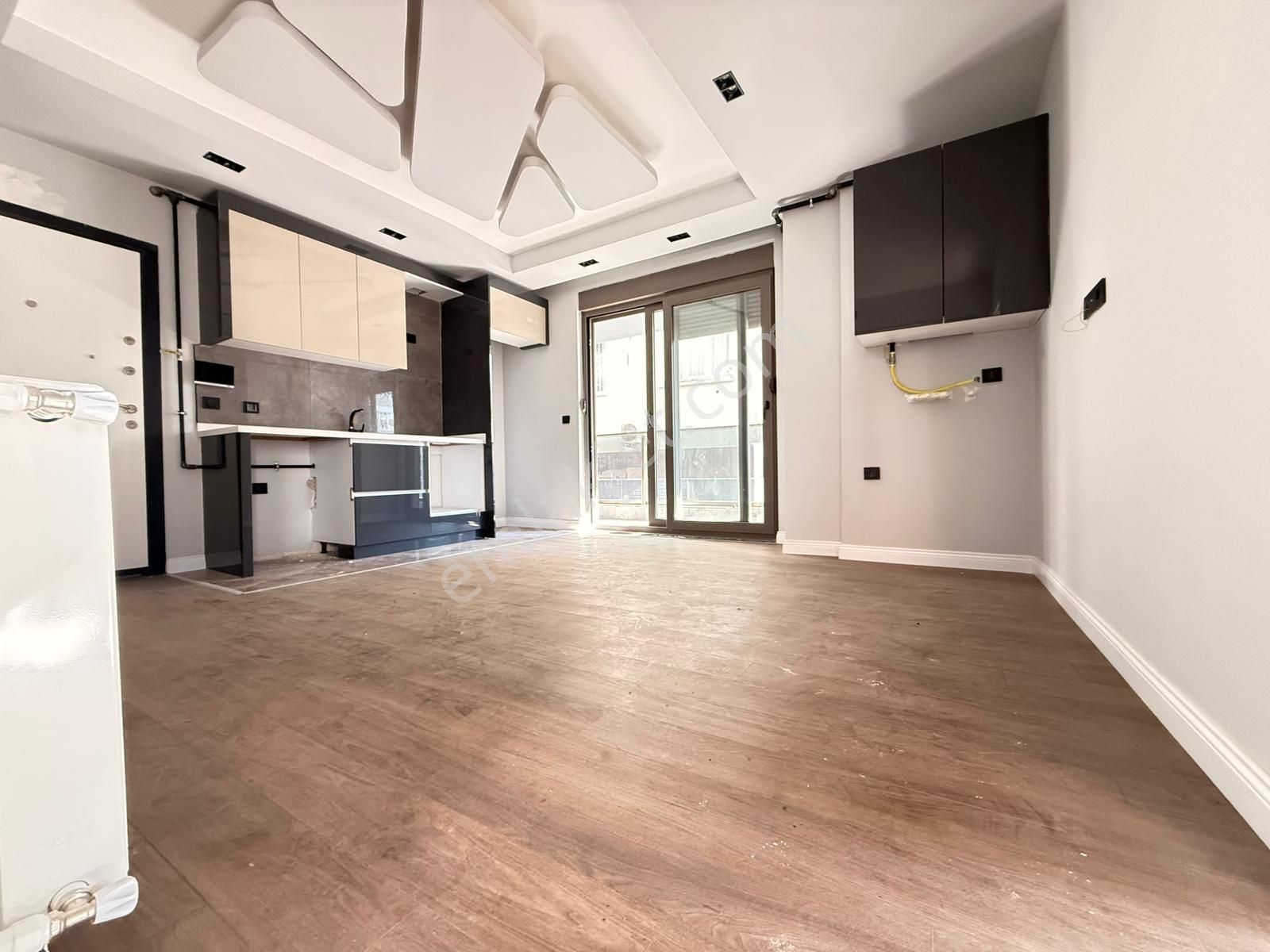 Etiler’de Önü Açık Doğalgazlı Elektrik Panjurlu 2+1 Daire - Görsel 2