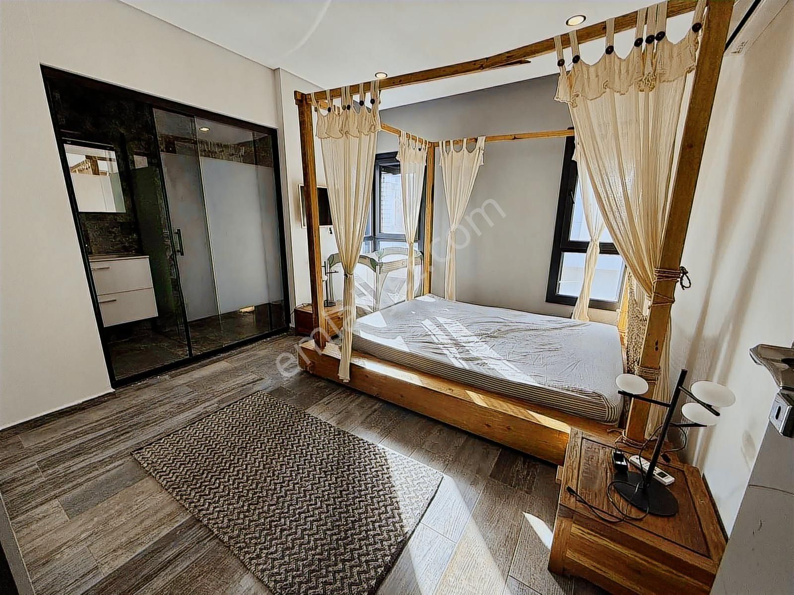 Kuşadası Güzelçamlı'da Denize 200 Mt Özel Havuzlu 3+1 Villa - Görsel 3