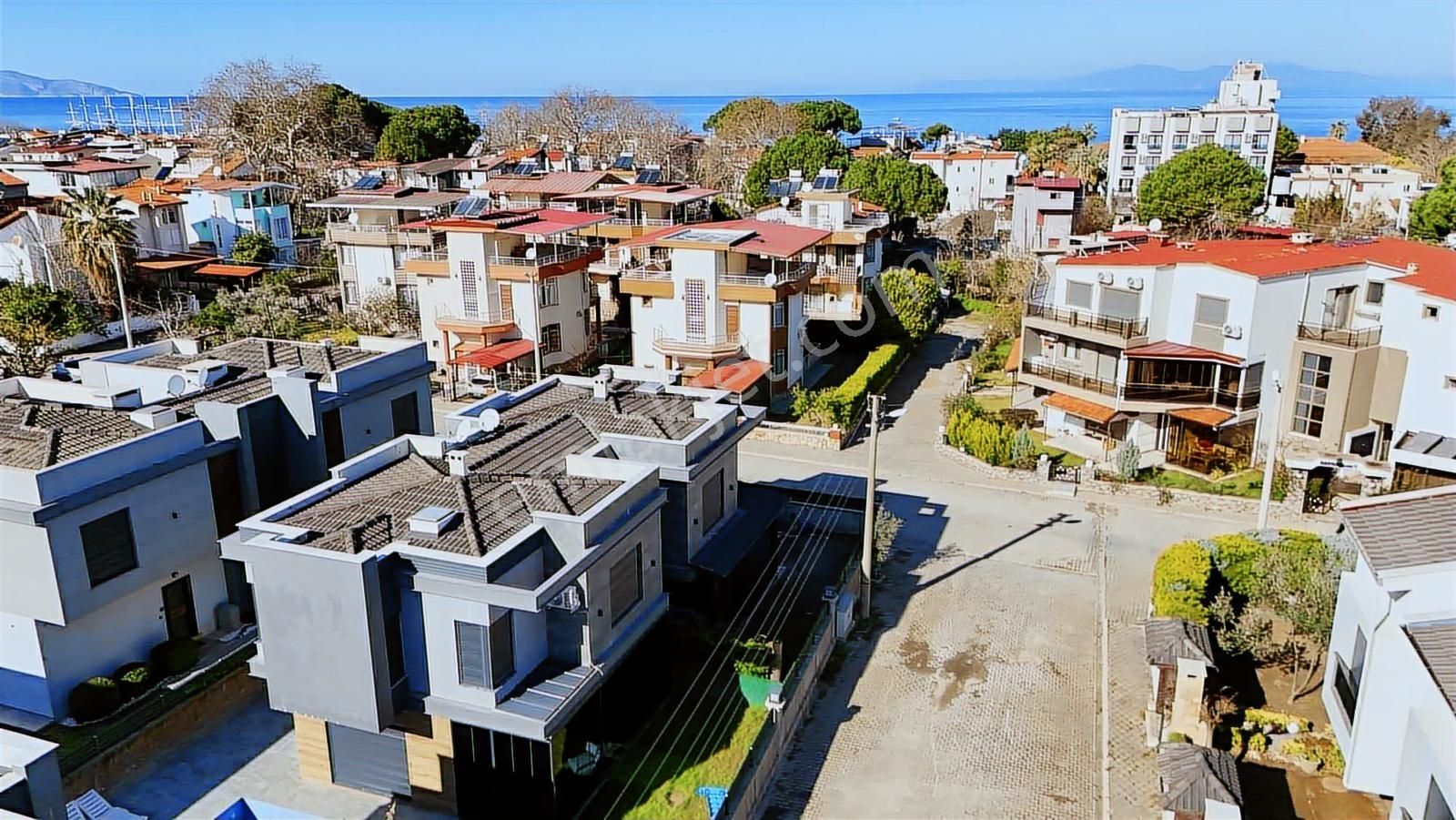 Kuşadası Güzelçamlı'da Denize 200 Mt Özel Havuzlu 3+1 Villa