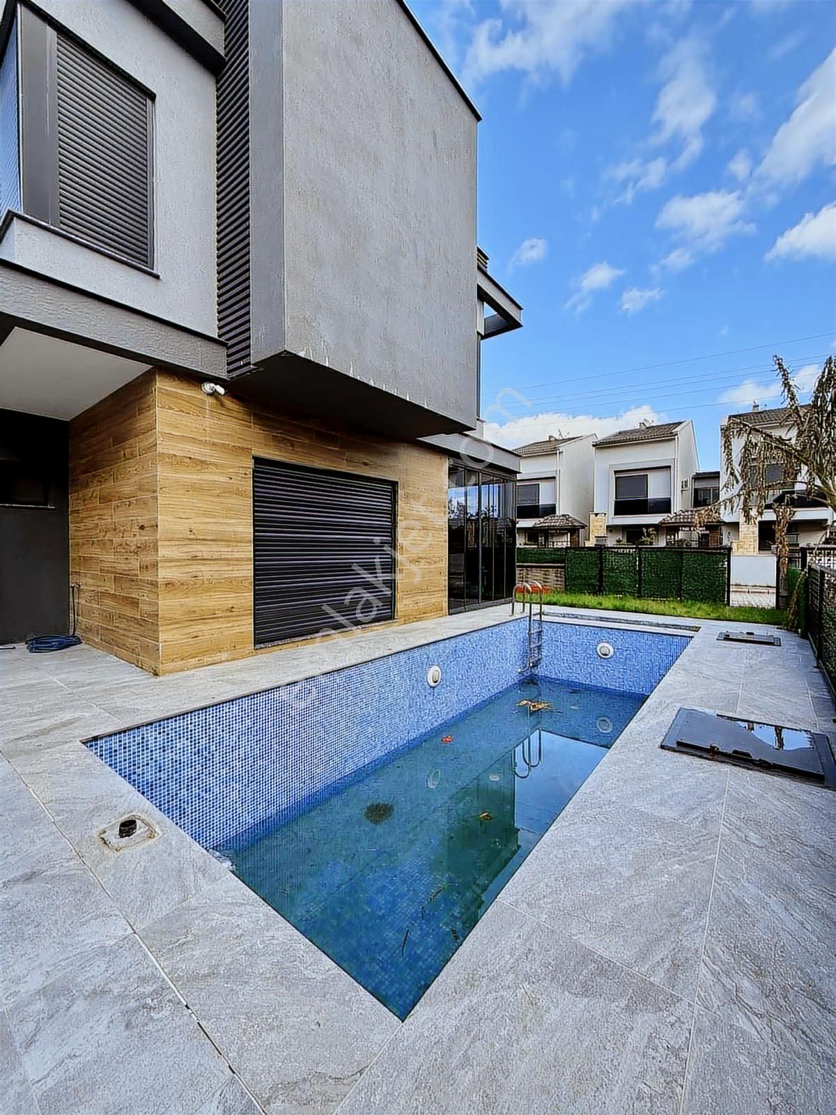 Kuşadası Güzelçamlı'da Denize 200 Mt Özel Havuzlu 3+1 Villa - Görsel 8