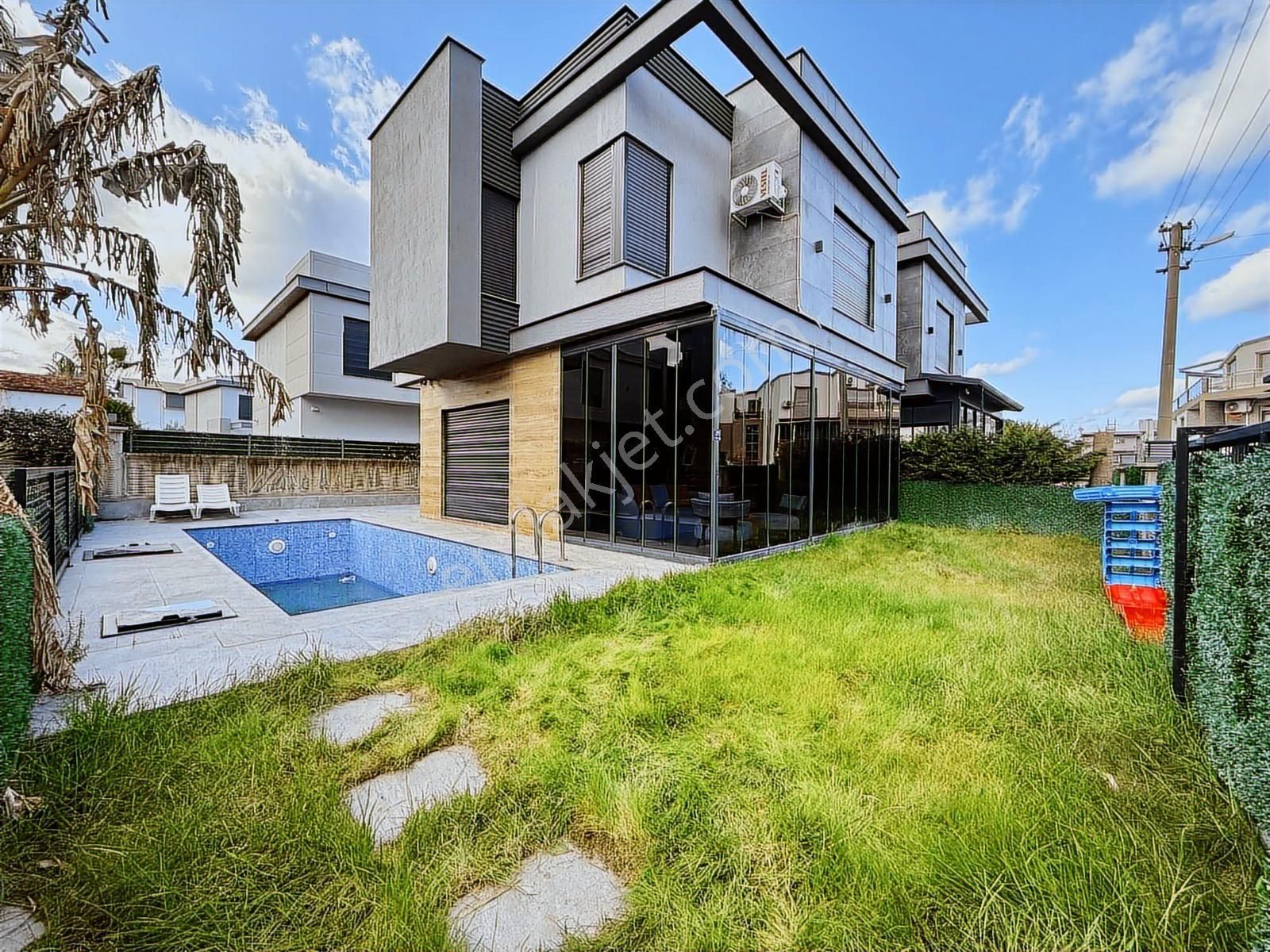 Kuşadası Güzelçamlı'da Denize 200 Mt Özel Havuzlu 3+1 Villa - Görsel 14