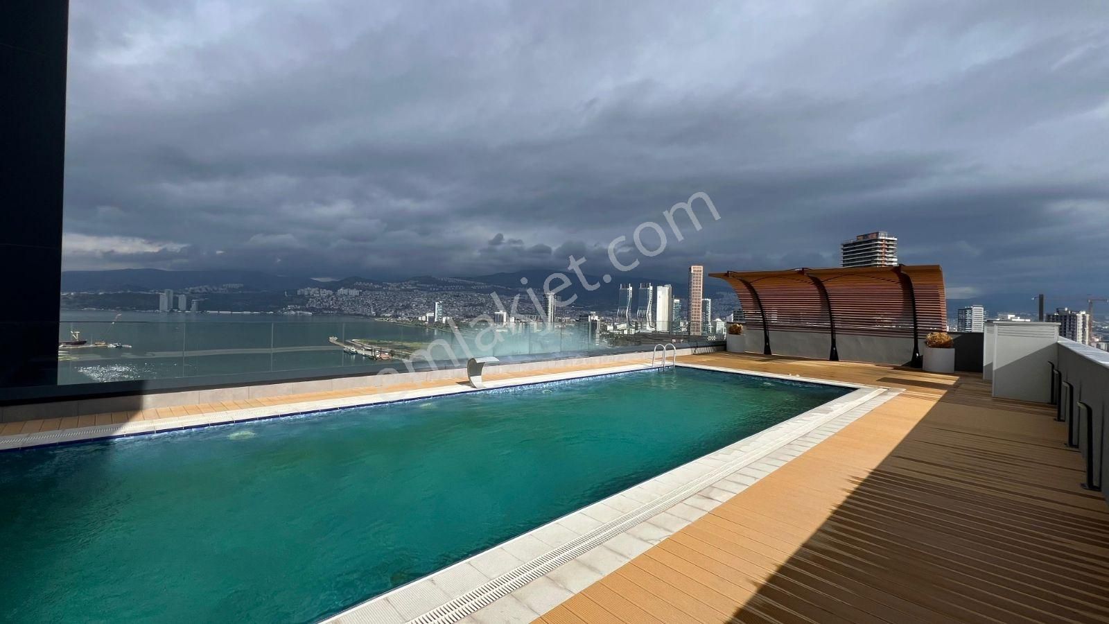 İnci Premium'da Deniz Manzaralı Satılık 1+1 Daire