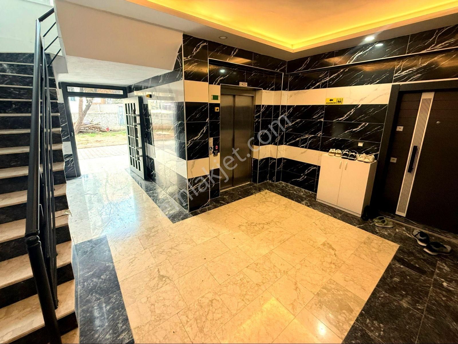 Aktoprak Mah'de Tramvay'a Yakın Sıfır Geniş 3+1 - Görsel 18