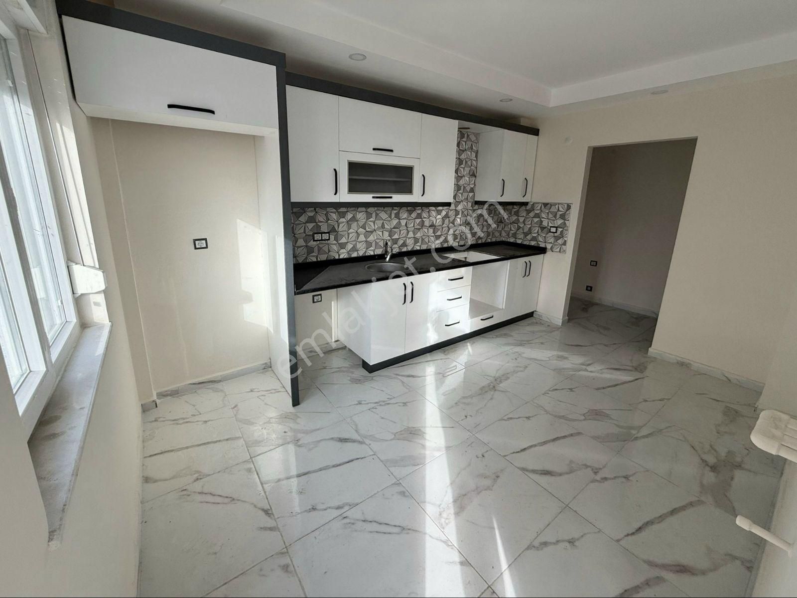 Aktoprak Mah'de Tramvay'a Yakın Sıfır Geniş 3+1 - Görsel 2