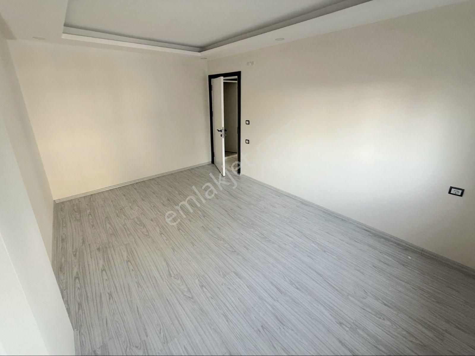 Aktoprak Mah'de Tramvay'a Yakın Sıfır Geniş 3+1 - Görsel 6