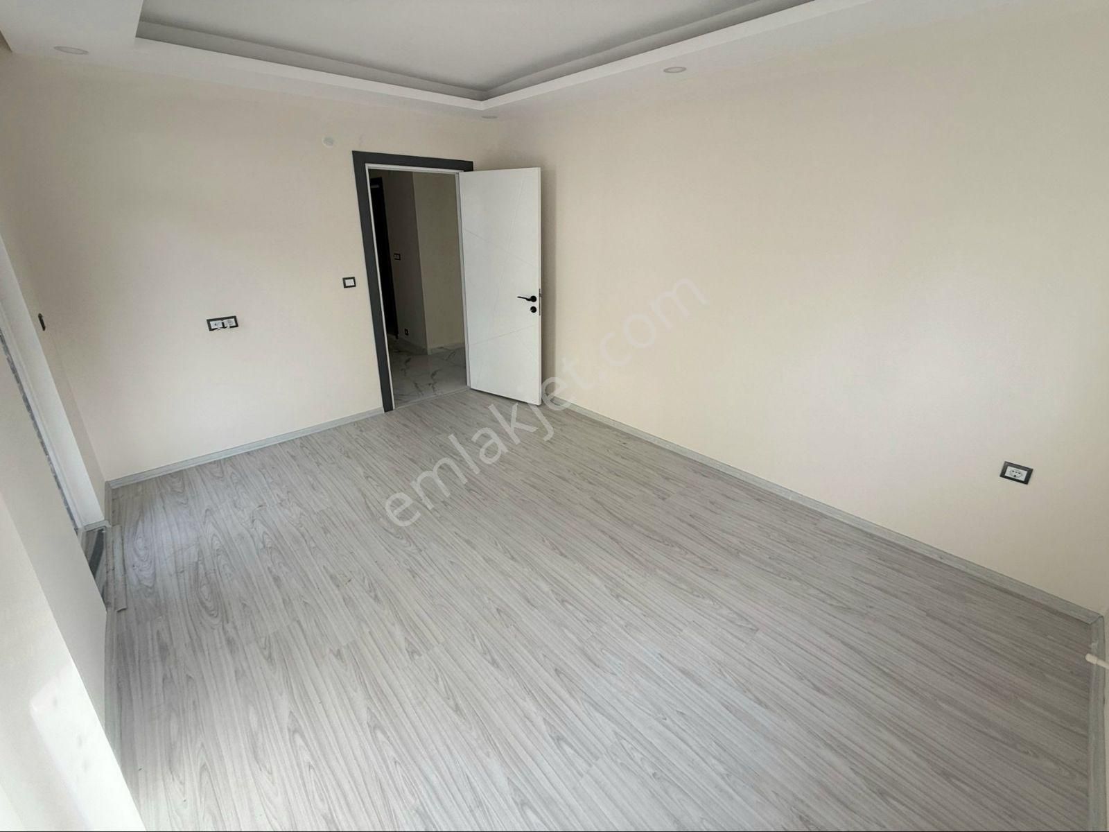 Aktoprak Mah'de Tramvay'a Yakın Sıfır Geniş 3+1 - Görsel 27