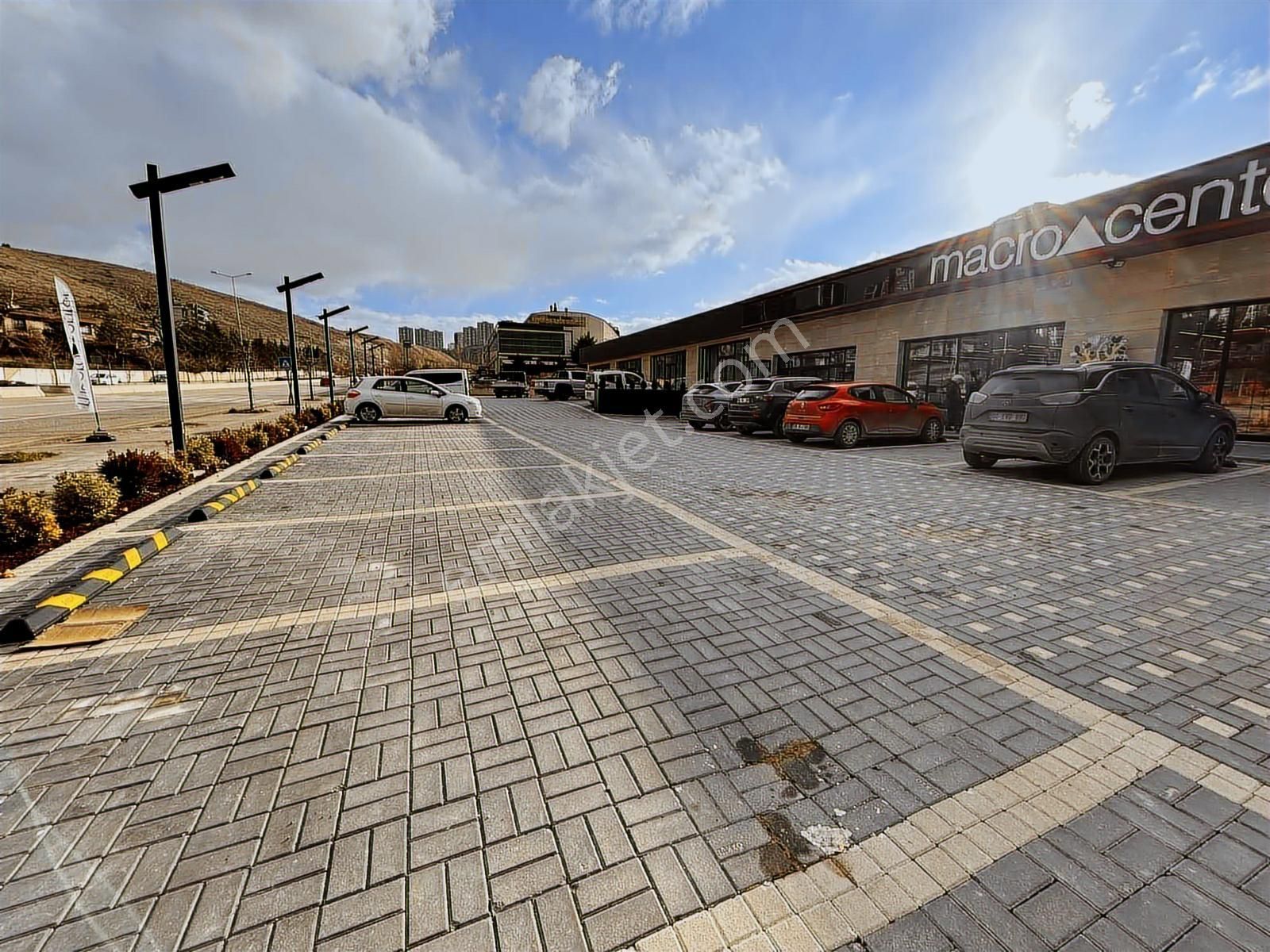 Türk Konut Bulv. Yük. Tabela Değeri 350 M2 Kiralık Depolu Dükkan - Görsel 30