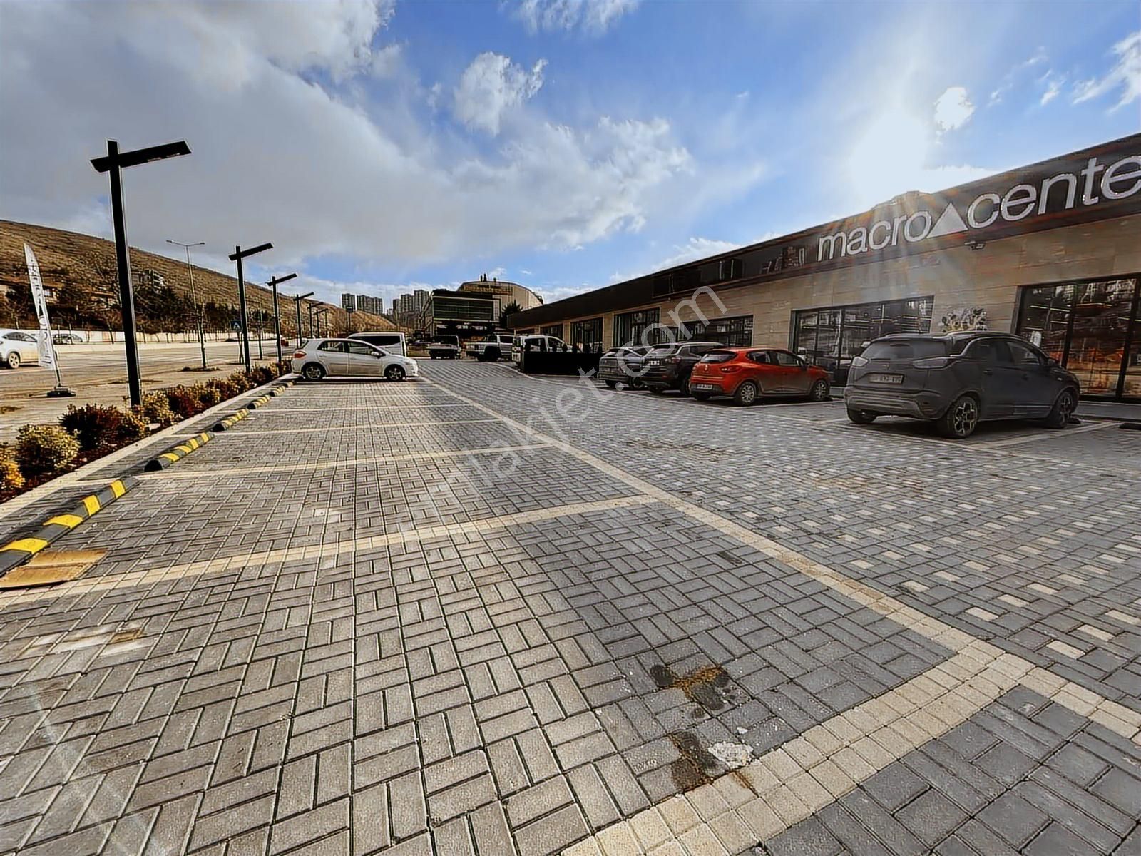Türk Konut Bulv. Yük. Tabela Değeri 350 M2 Kiralık Depolu Dükkan - Görsel 16