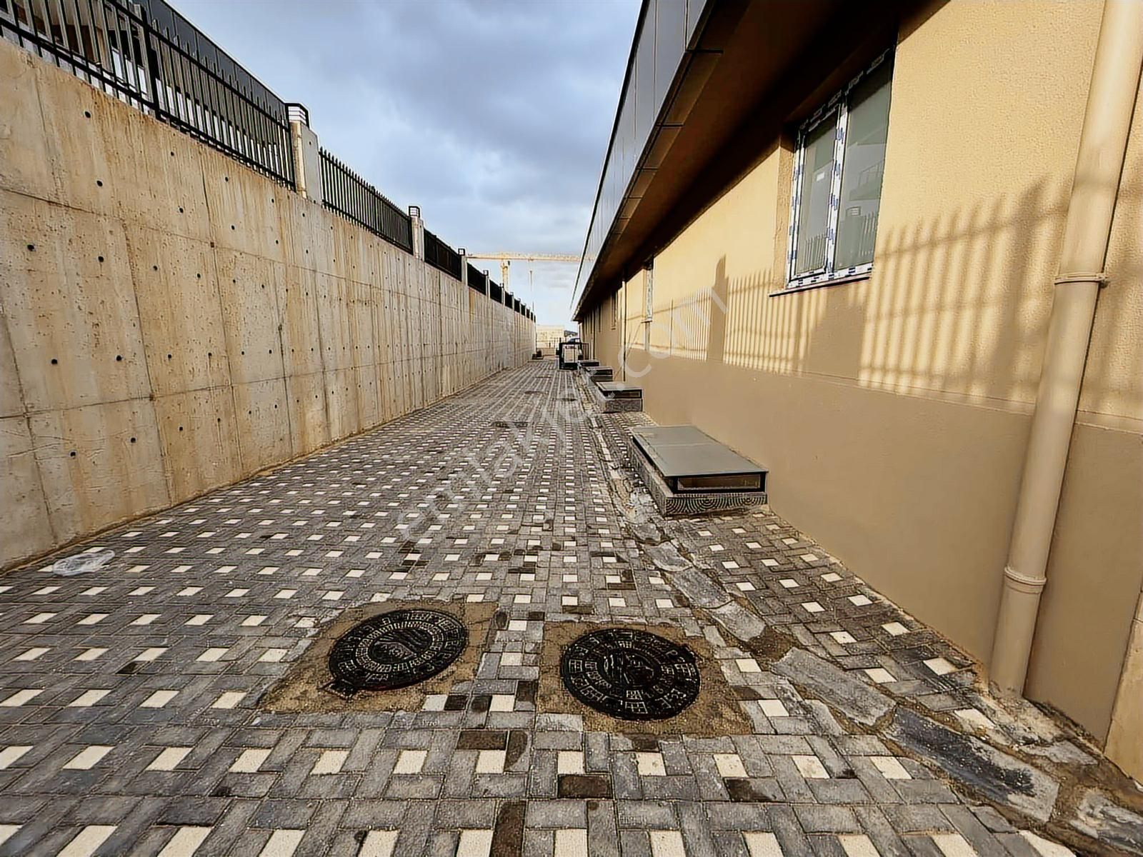 Türk Konut Bulv. Yük. Tabela Değeri 350 M2 Kiralık Depolu Dükkan - Görsel 15