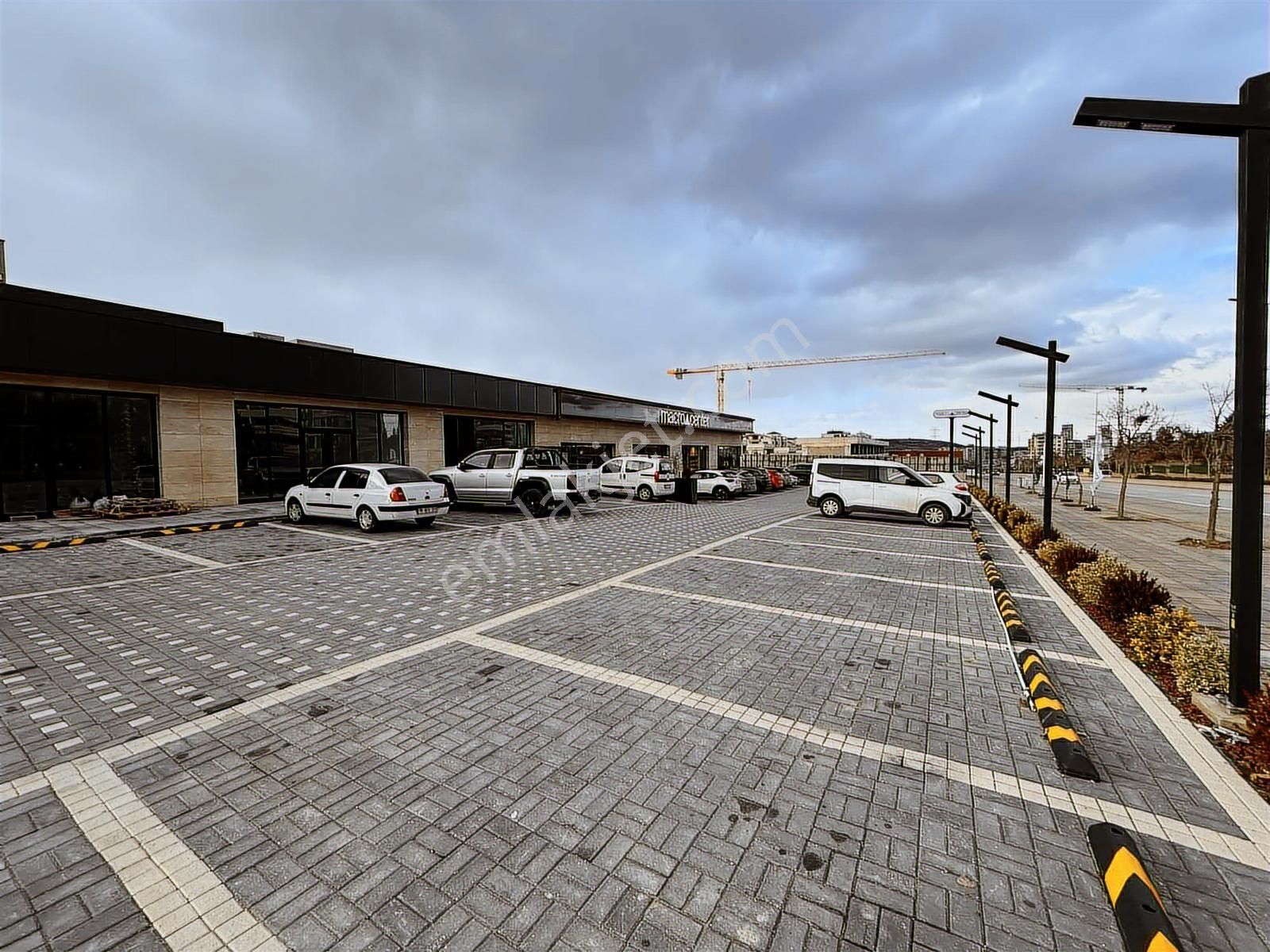 Türk Konut Bulv. Yük. Tabela Değeri 350 M2 Kiralık Depolu Dükkan - Görsel 11