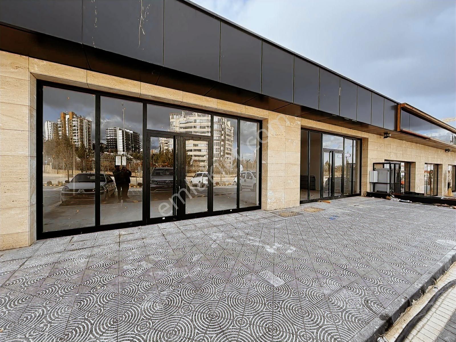 Türk Konut Bulv. Yük. Tabela Değeri 350 M2 Kiralık Depolu Dükkan