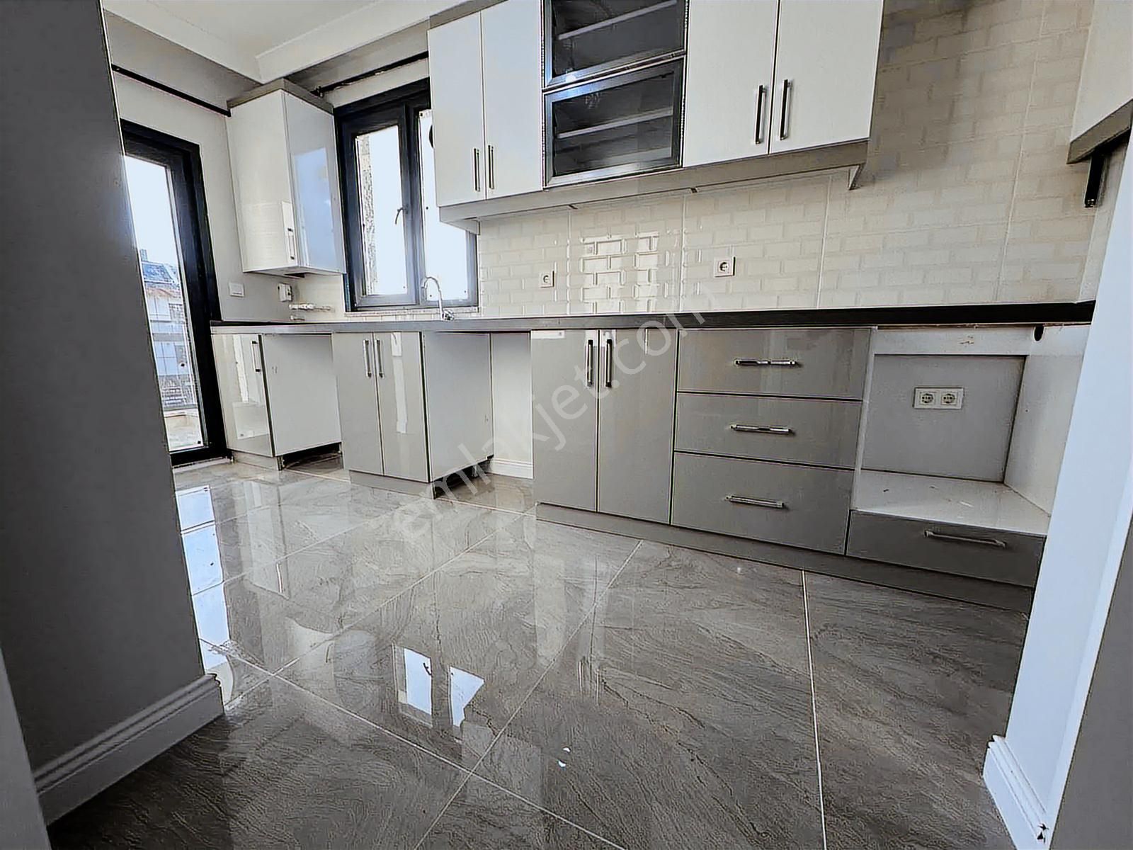 Cadde Üzeri Ebeveyn Banyolu 90m 2+1 Satılık Lüks Ara Kat Daire - Görsel 19