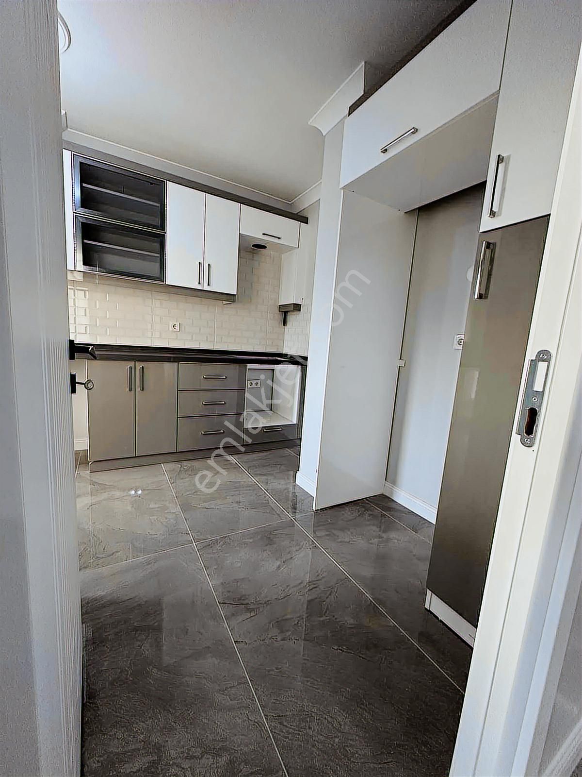 Cadde Üzeri Ebeveyn Banyolu 90m 2+1 Satılık Lüks Ara Kat Daire - Görsel 18