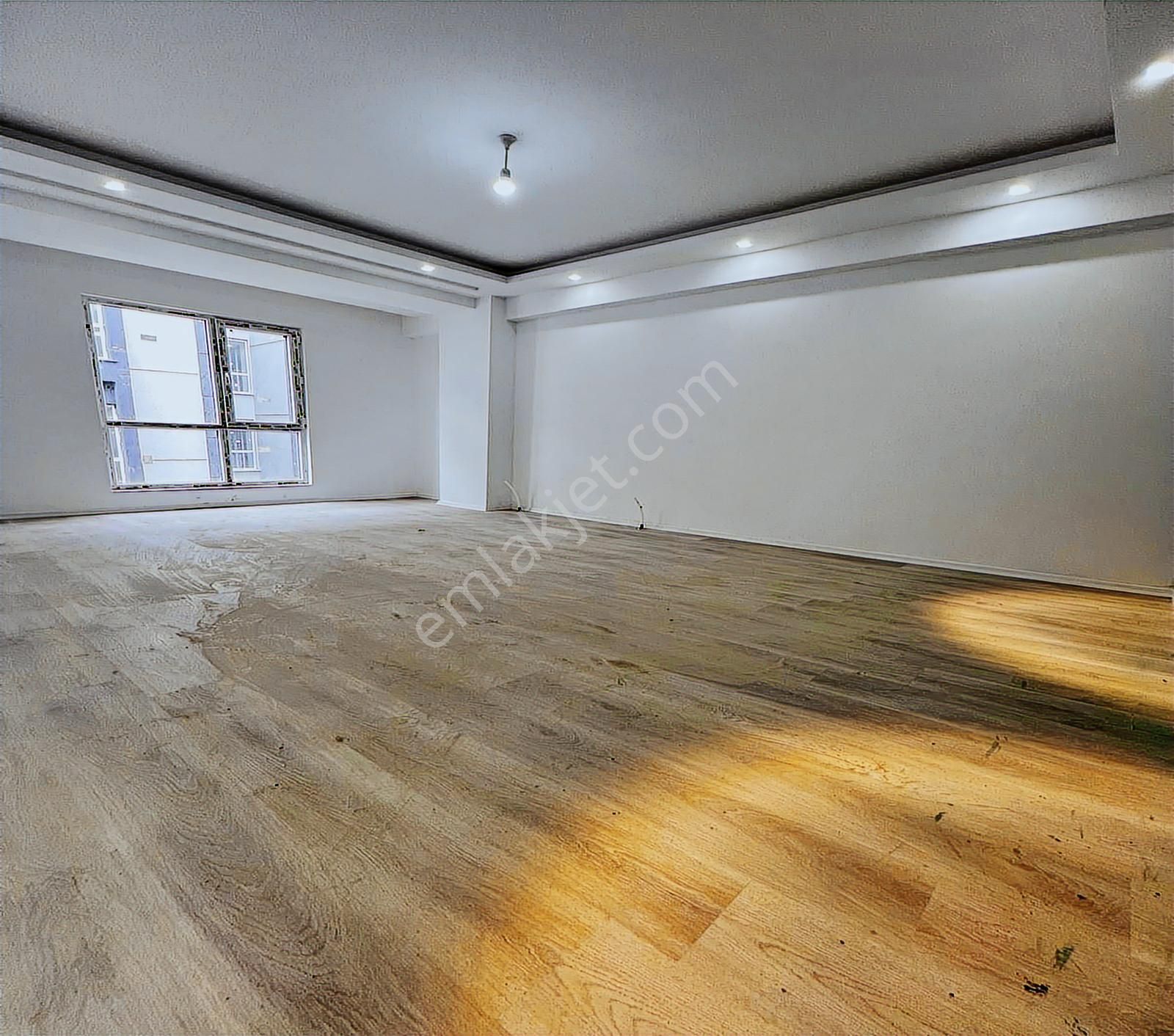 Lider'denistasyonmahasbaş Emliyetyanı Merkezikonumda2+1lüx Daire