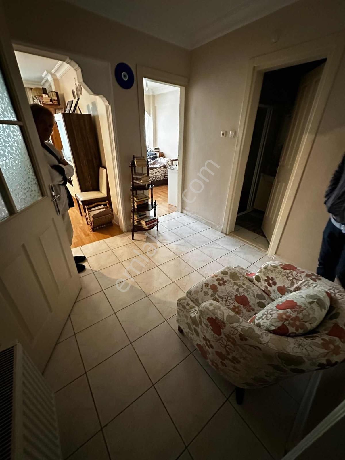 Nevmahalden Ahmediyede Merkezi Konumda Arakat Geniş Ferah Daire - Görsel 17