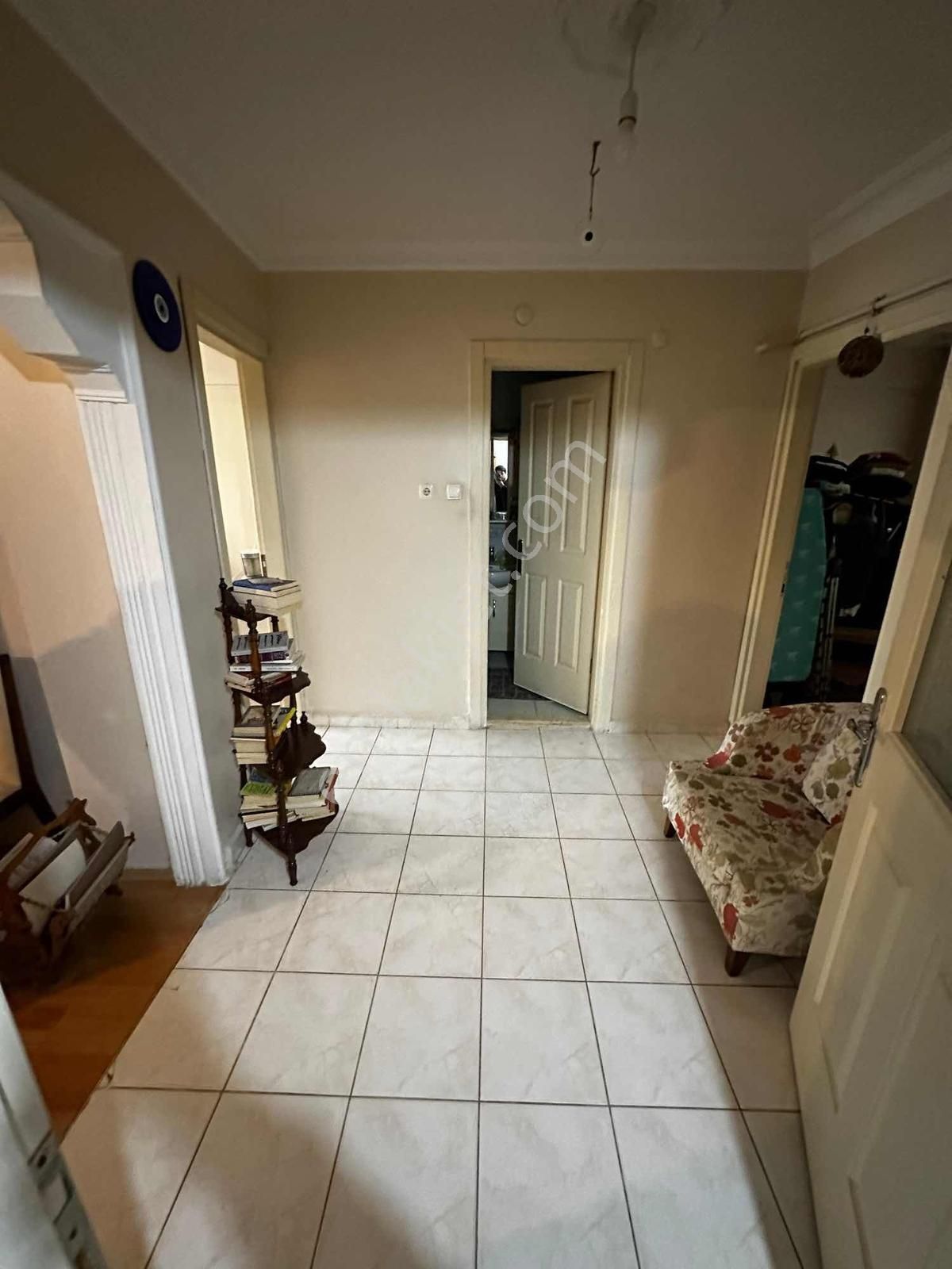 Nevmahalden Ahmediyede Merkezi Konumda Arakat Geniş Ferah Daire - Görsel 5