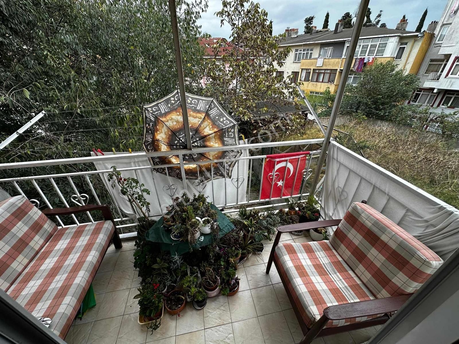 Nevmahalden Ahmediyede Merkezi Konumda Arakat Geniş Ferah Daire - Görsel 4