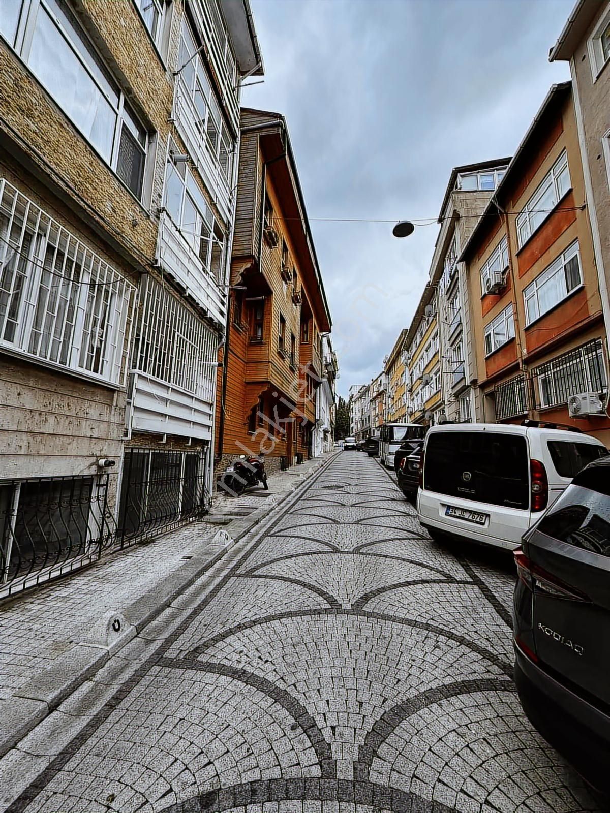Nevmahalden Ahmediyede Merkezi Konumda Arakat Geniş Ferah Daire - Görsel 10