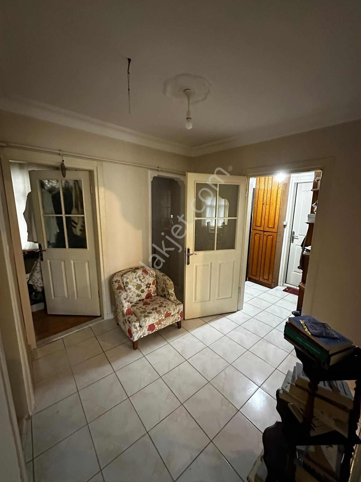 Nevmahalden Ahmediyede Merkezi Konumda Arakat Geniş Ferah Daire - Görsel 14