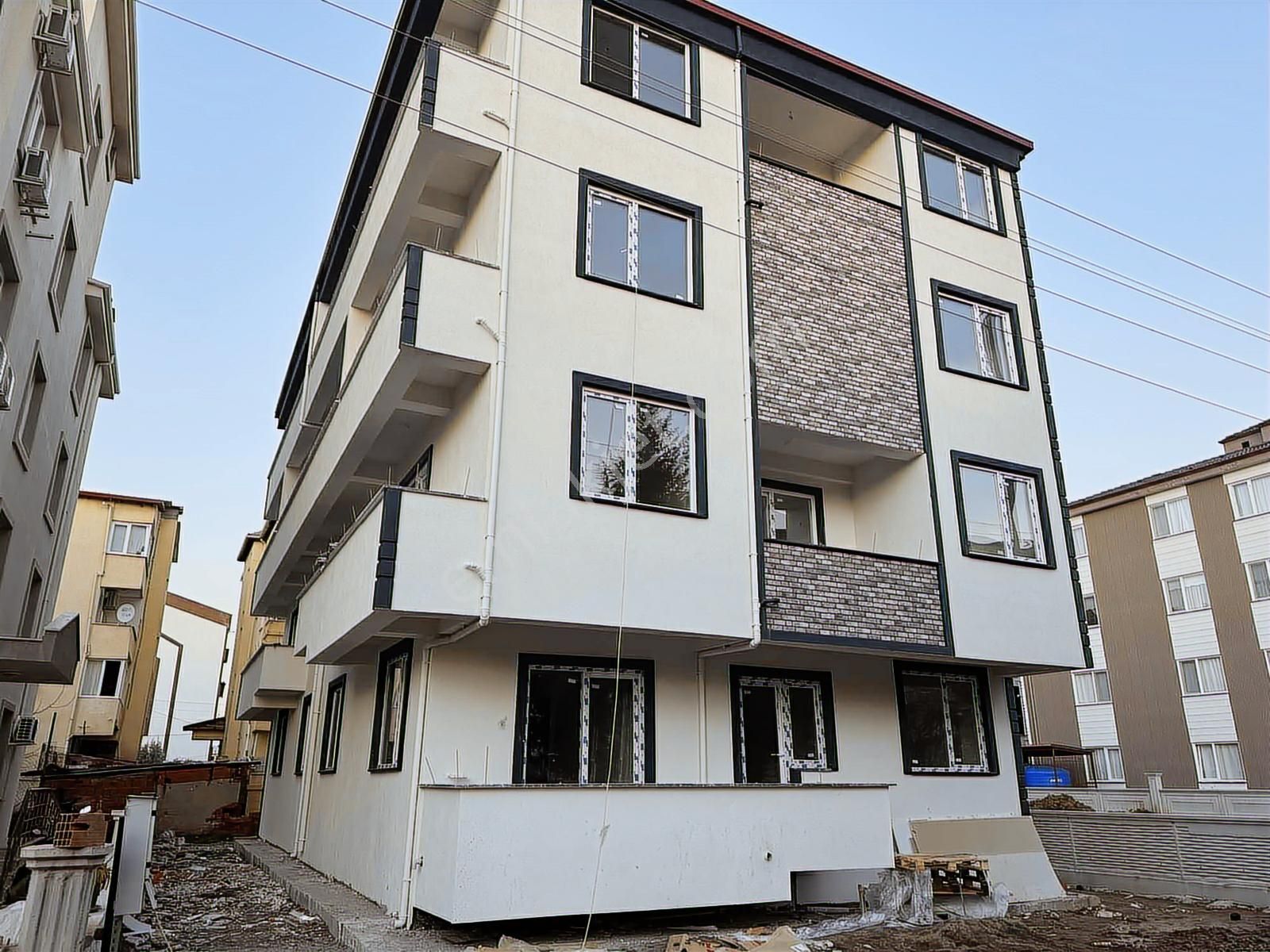 Merkezi Konumda Geniş Ferah Arakat Asansörlü 1+1 Daire - Görsel 17