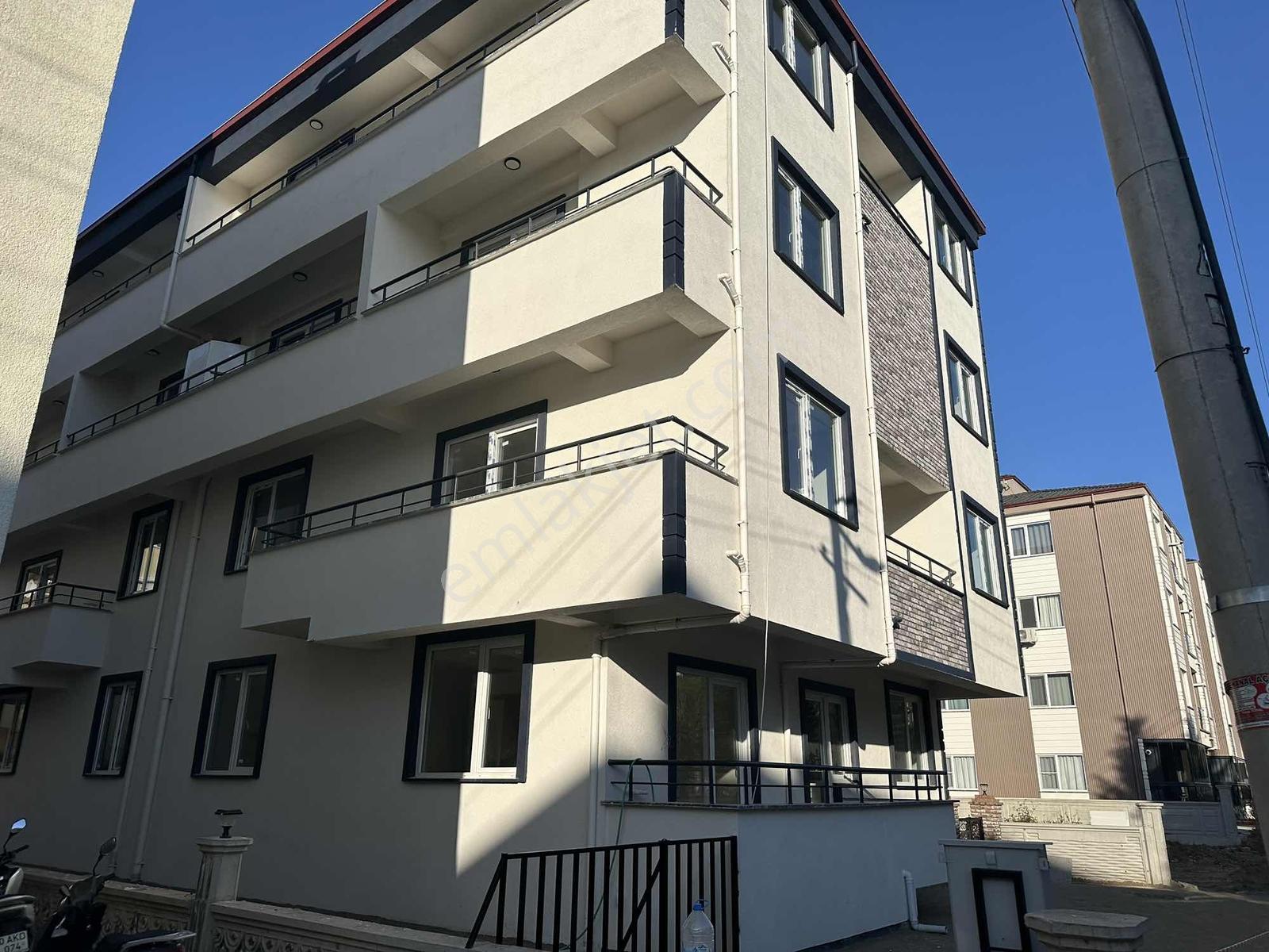 Merkezi Konumda Geniş Ferah Arakat Asansörlü 1+1 Geniş Daire - Görsel 29