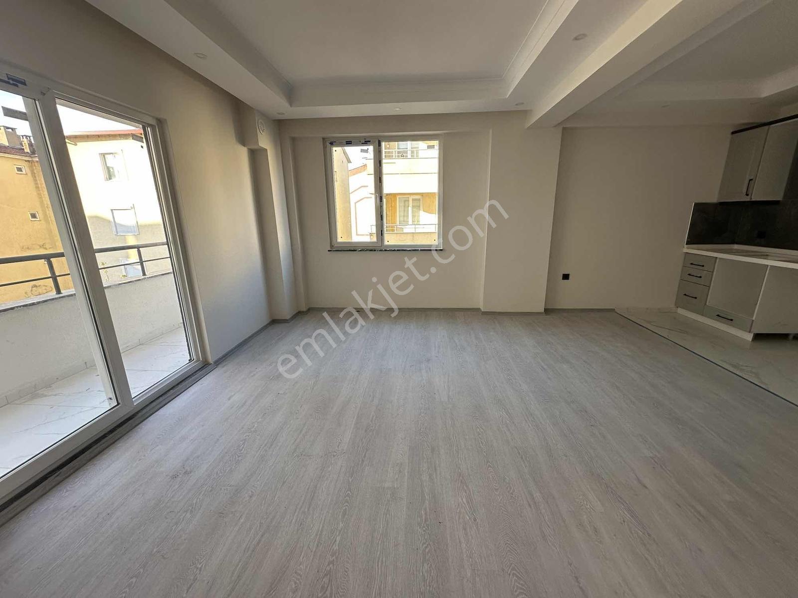 Merkezi Konumda Geniş Ferah Arakat Asansörlü 1+1 Geniş Daire - Görsel 10