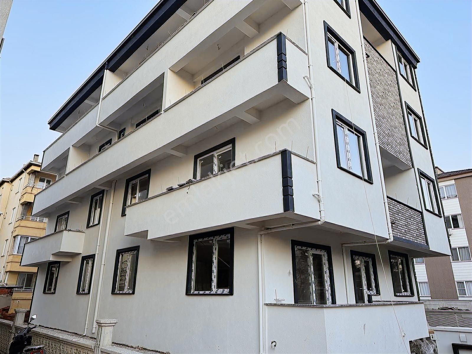 Merkezi Konumda Geniş Ferah Arakat Asansörlü 1+1 Daire