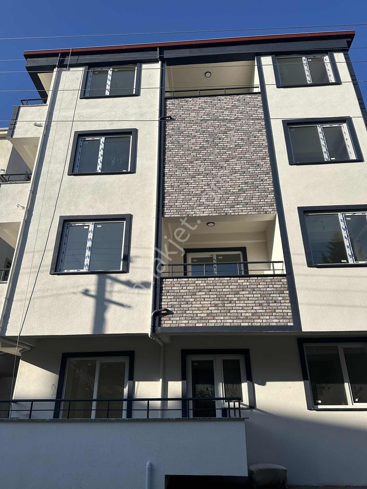 Merkezi Konumda Geniş Ferah Arakat Asansörlü 1+1 Geniş Daire - Görsel 34