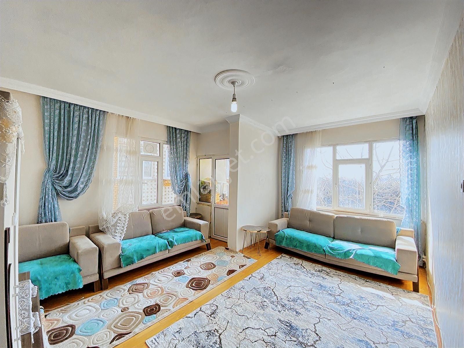 Bayrampaşa Cevatpaşada Satılık Arakat Daire 1+1