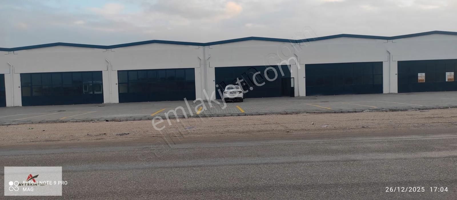 Cadde Cepheli 200 M2 Kapalı Alan Ve Geniş Dükkan Önü Var
