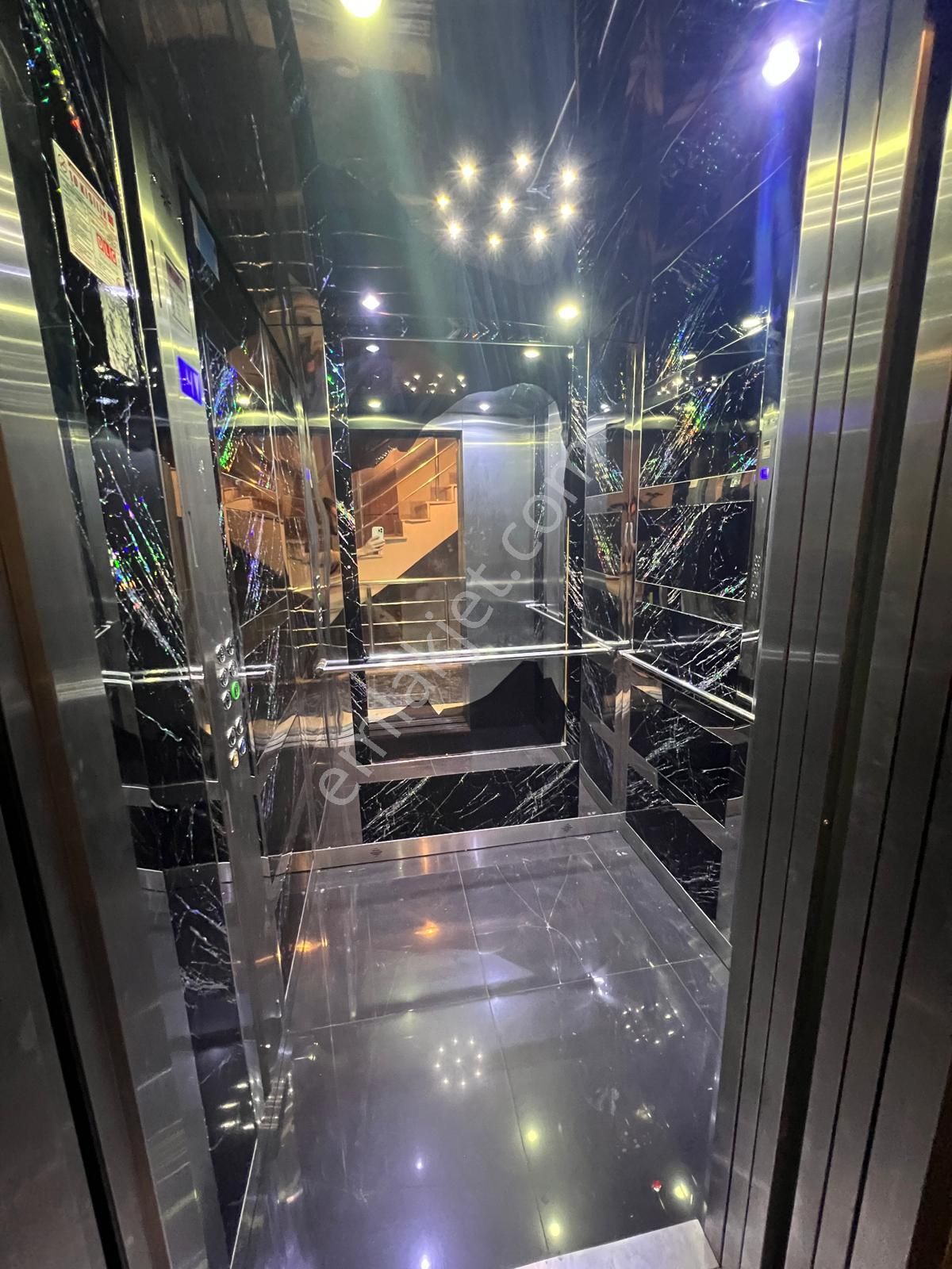 Didim'in Tam Merkezinde Asansörlü Binada Marafsız Kullanışlı Ve Konforlu 2+1 Satılık Daire - Görsel 3