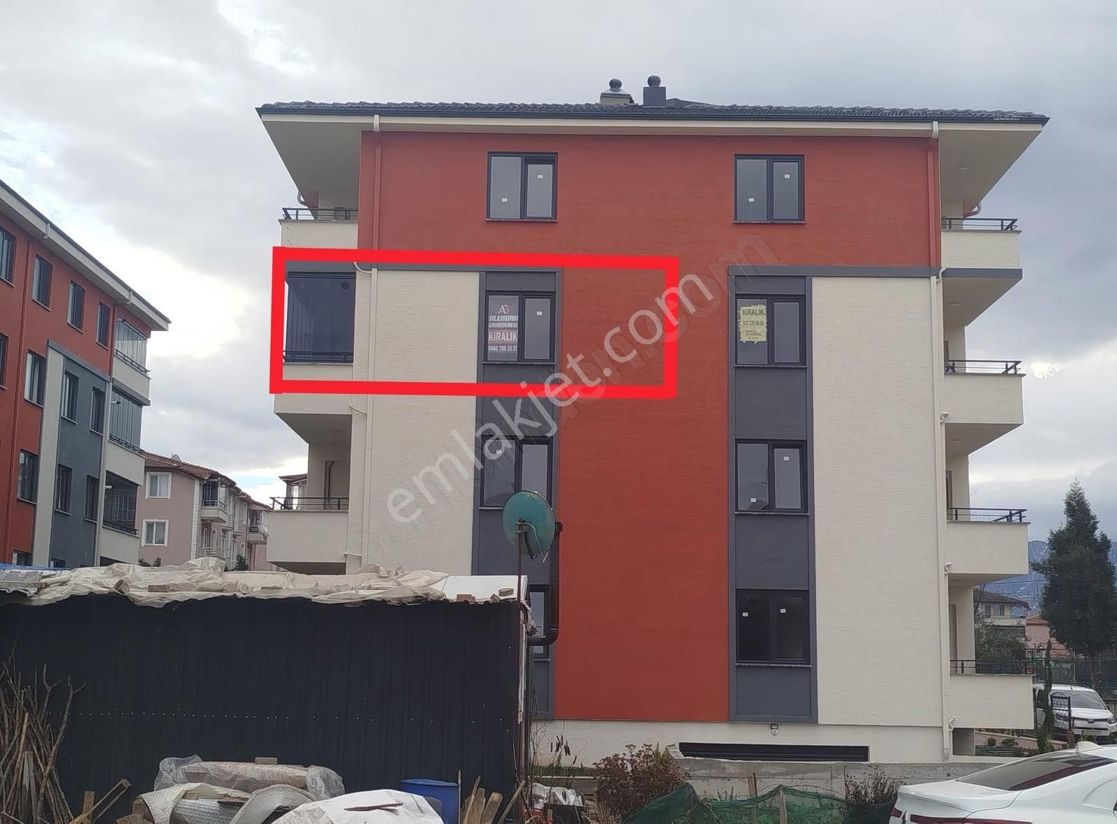 Alemdar Gayrimenkul Yeni Mah.cumr.ilk Okulu Altı Kiralık 2+1