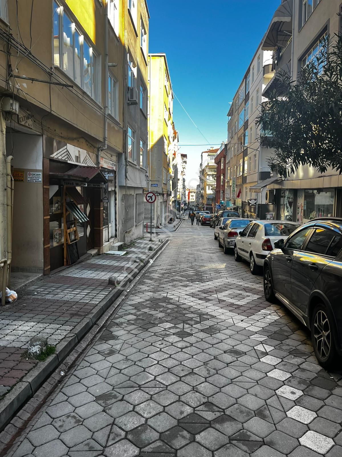 Samsun İlkadım Hürriyet Mah.çiftlik Cad.200 Metre Balkonlu Bahçe Kat - 2 + 1 Daire