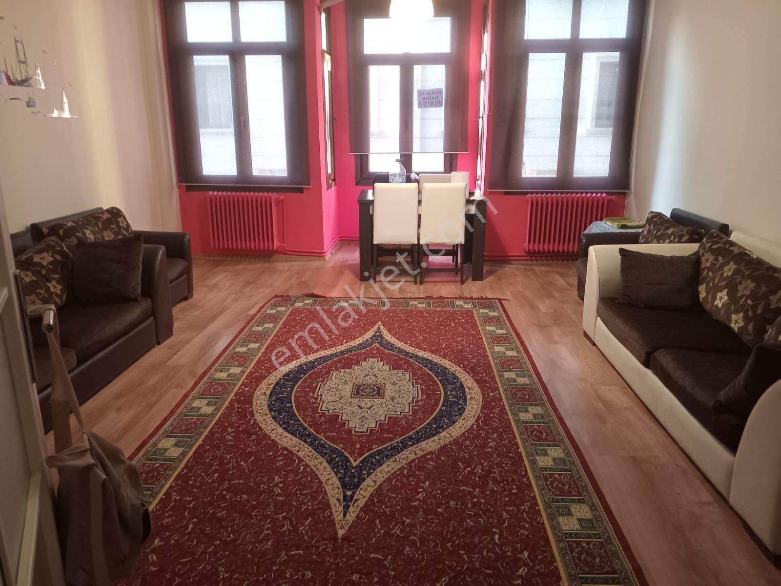 Şişili Harbiyede Radyo Evin Tarsi Sokaginda Bulunan Daire 2+1 Esyali Yl