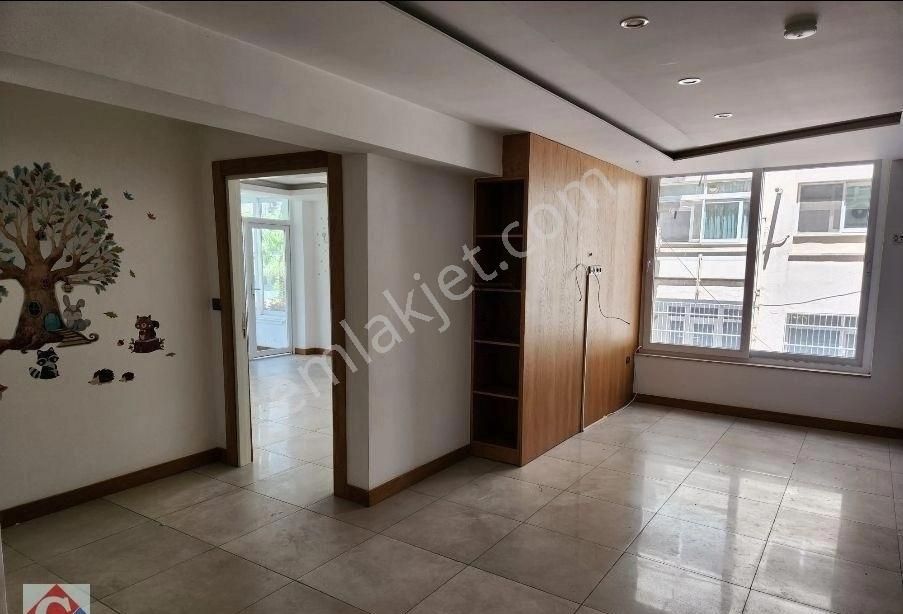 Görgün'den Atatürk Cad. 200m2 5 Bölümlü 1. Kat Kiralık Ofis