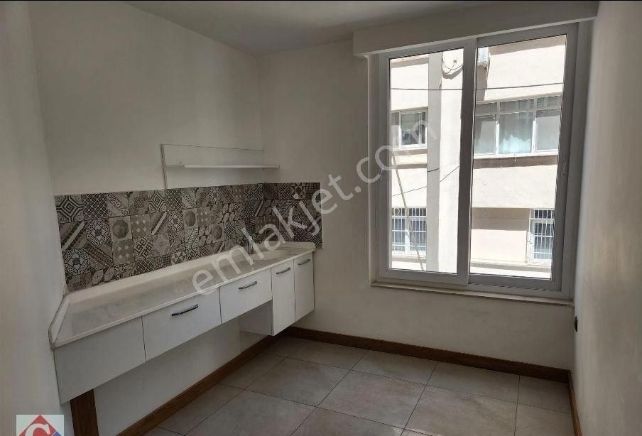 Görgün'den Atatürk Cad. 200m2 5 Bölümlü 1. Kat Kiralık Ofis - Görsel 4
