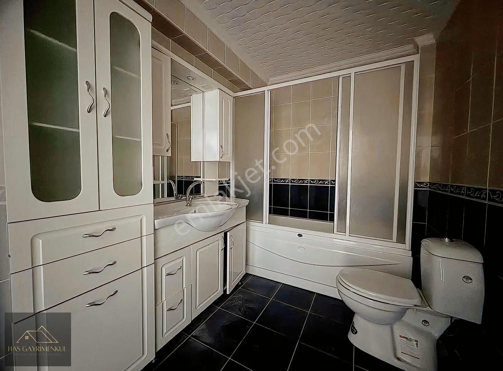 Has Gayrimenkul'den Merkezde 4+1 160m2 1. Katta - Görsel 2