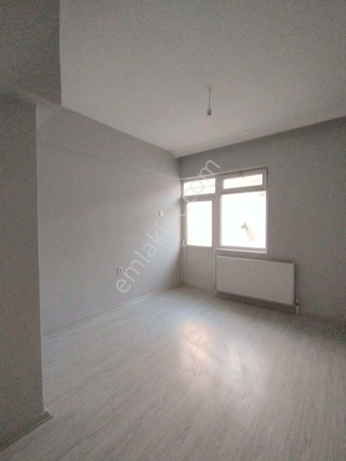Abidinpaşa'da 115m2 3. Kat 3+1 Full Yapılı Çift Balkon Yalıtımlı Salon Bağımlı Manzaralı Kiralık - Görsel 3