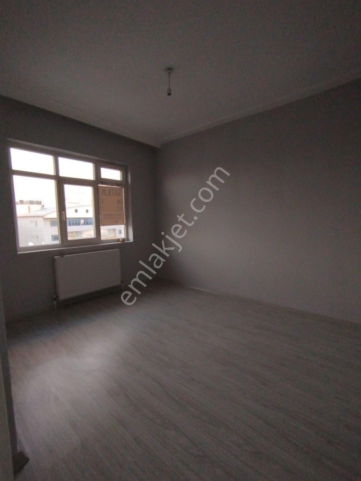 Abidinpaşa'da 115m2 3. Kat 3+1 Full Yapılı Çift Balkon Yalıtımlı Salon Bağımlı Manzaralı Kiralık - Görsel 8