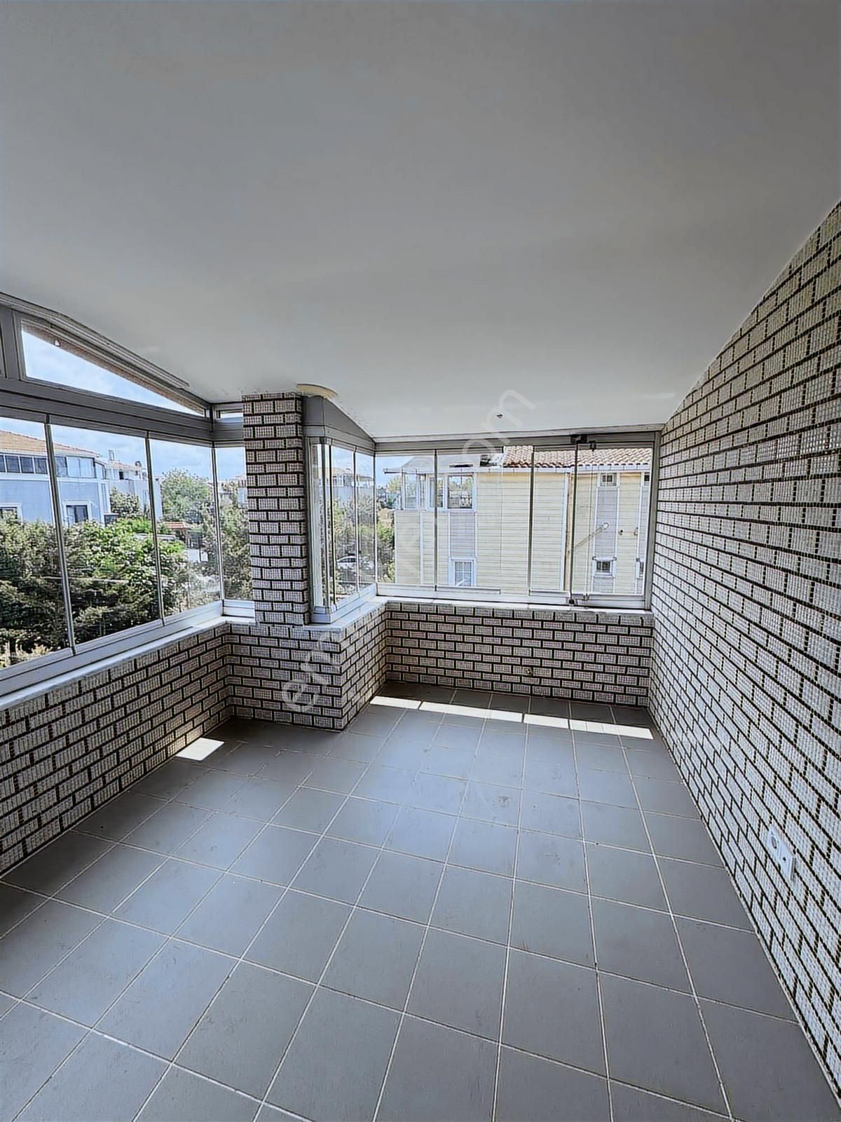 Site İçerisinde 500mt2 Arsa İçine Kurulu Satılık Villa - Görsel 3