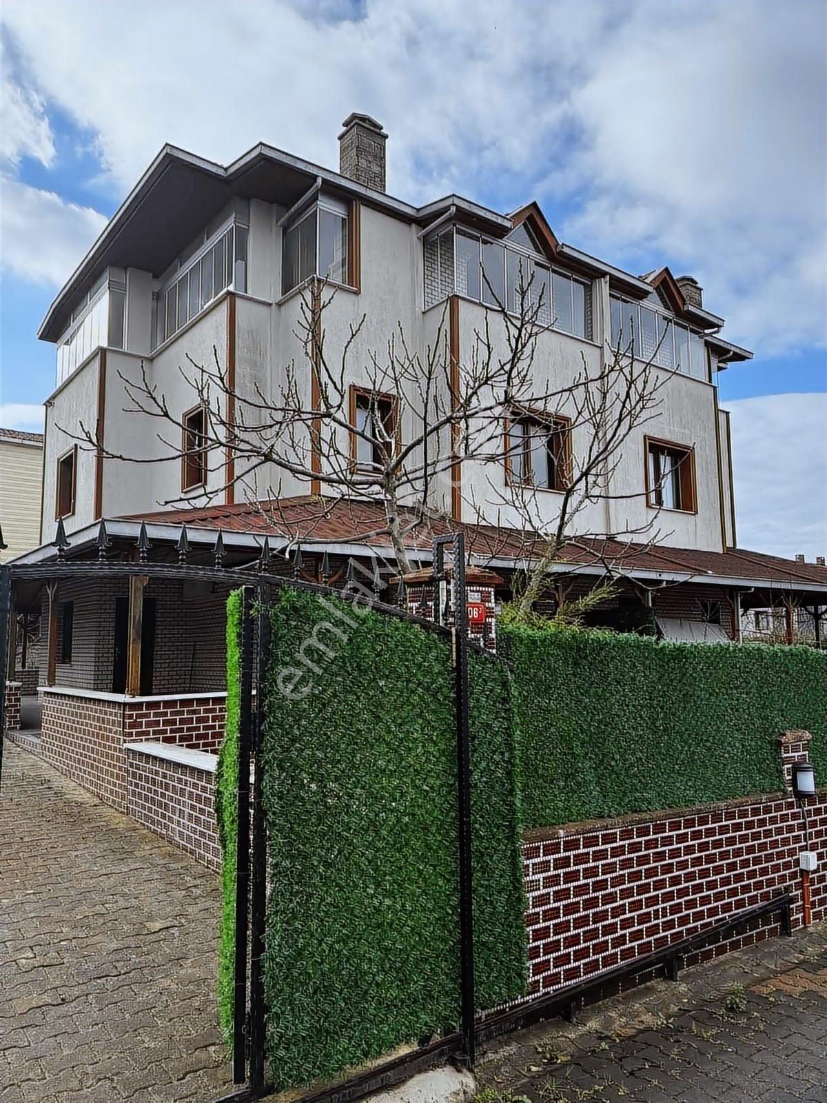 Site İçerisinde 500mt2 Arsa İçine Kurulu Satılık Villa - Görsel 4