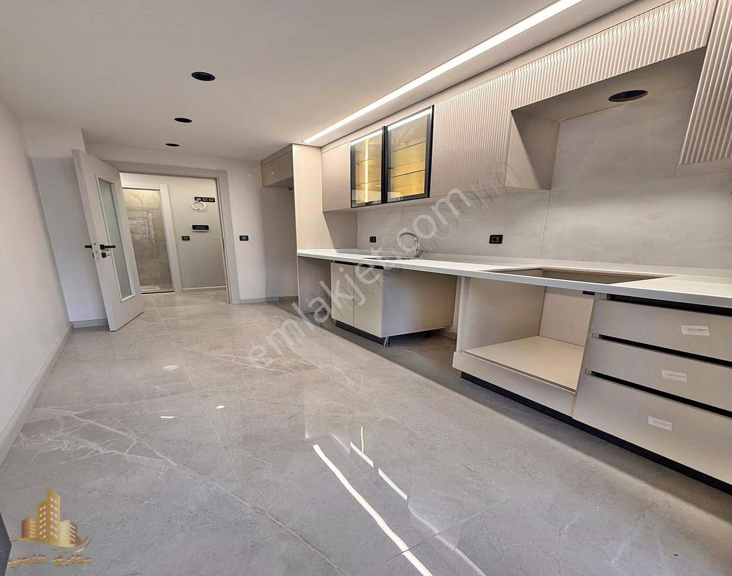 Akçaburgaz Lokasyonda Lüks Tasarımlı 3+1 Satılık Daire - Görsel 18