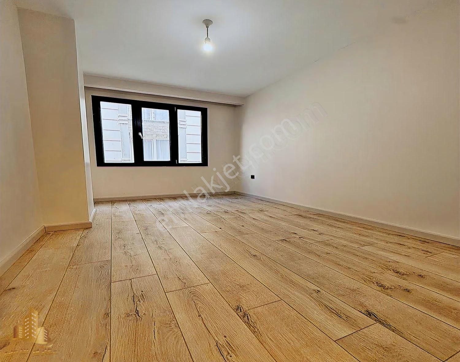 Akçaburgaz Lokasyonda Lüks Tasarımlı 3+1 Satılık Daire - Görsel 7