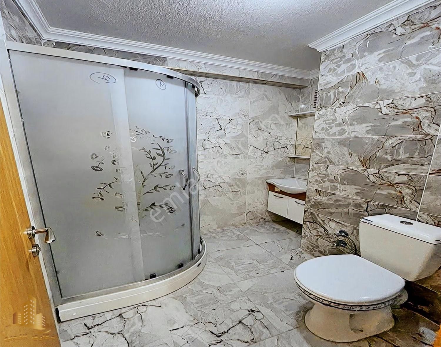 Bahçeşehire Komşu Lokasyonda Lüks Tasarımlı 2+1 Balkonlu Daire - Görsel 12