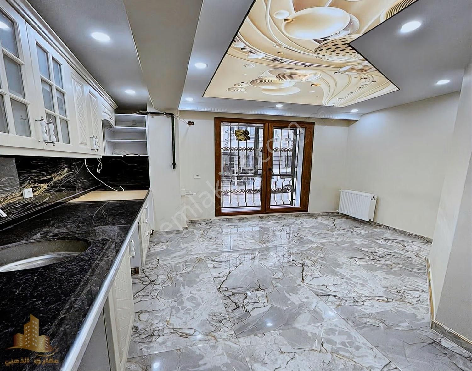 Bahçeşehire Komşu Lokasyonda Lüks Tasarımlı 2+1 Balkonlu Daire