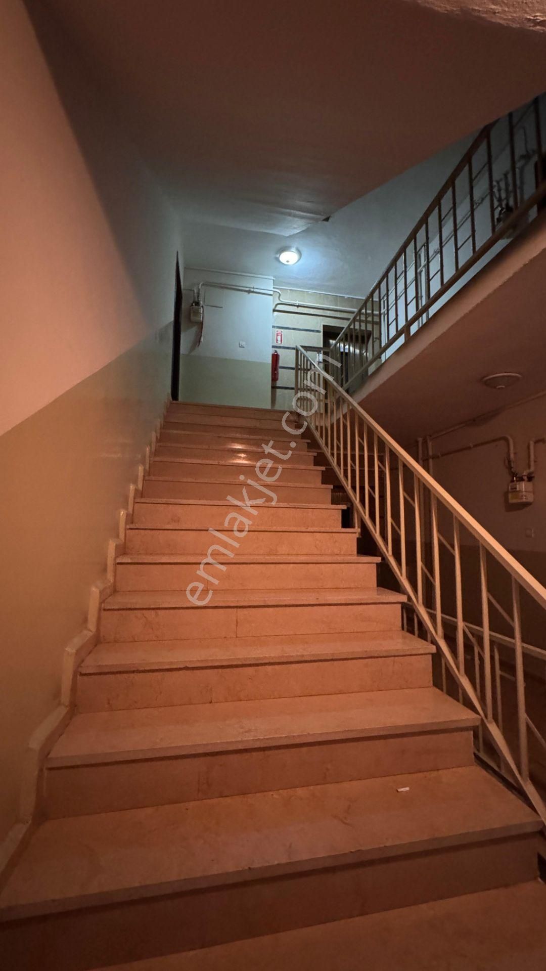 Muhittin Mahallesinde Sahibinden Temiz 3+1 Kiralık Daire - Görsel 3