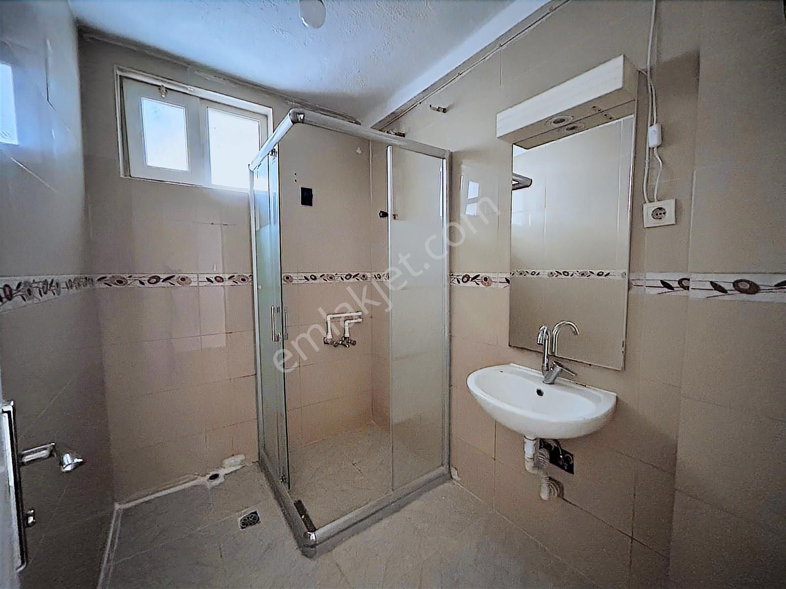 Çankaya Ümitköy Sitesinde 3.katta Yapılı Kiralık 3+1 Daire - Görsel 3