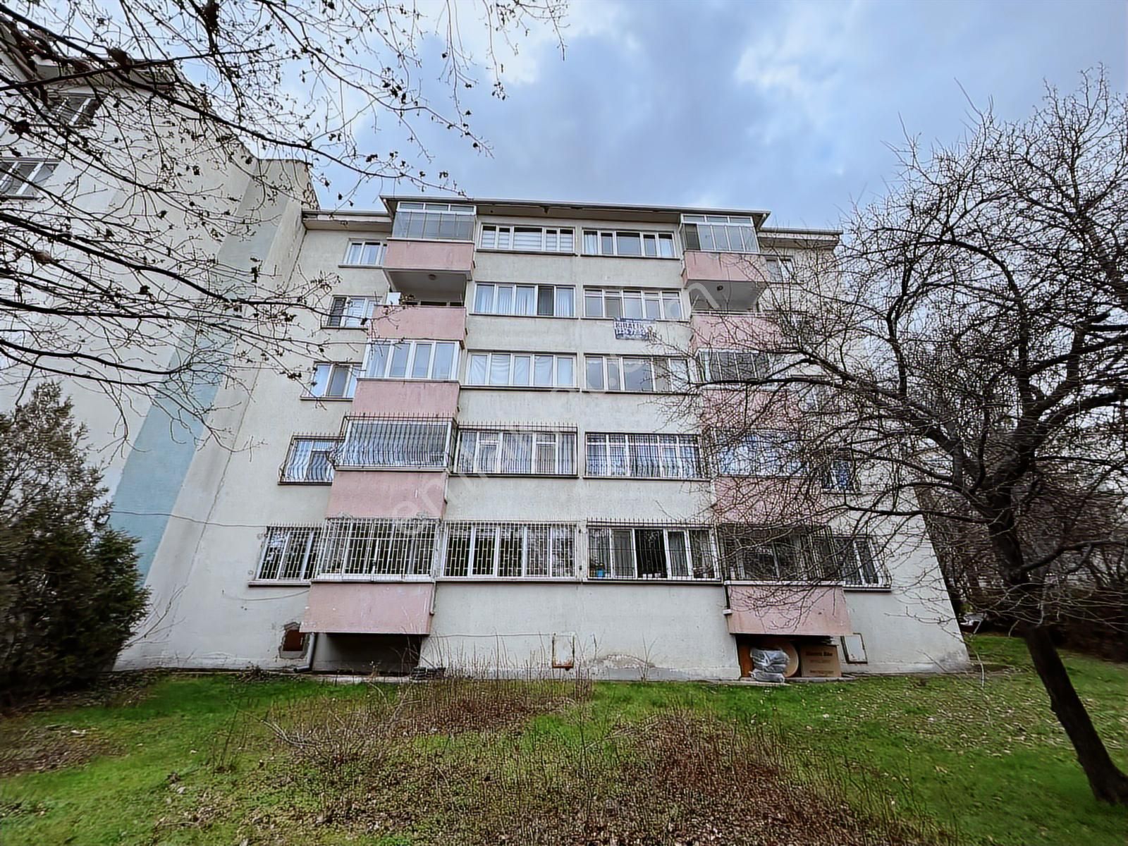 Çankaya Ümitköy Sitesinde 3.katta Yapılı Kiralık 3+1 Daire - Görsel 14